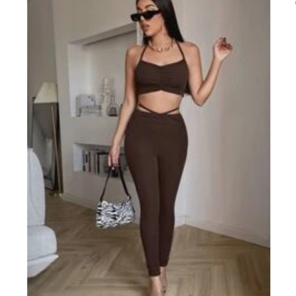 🩷 3 for $25 Tie backless crop halter top with leggings